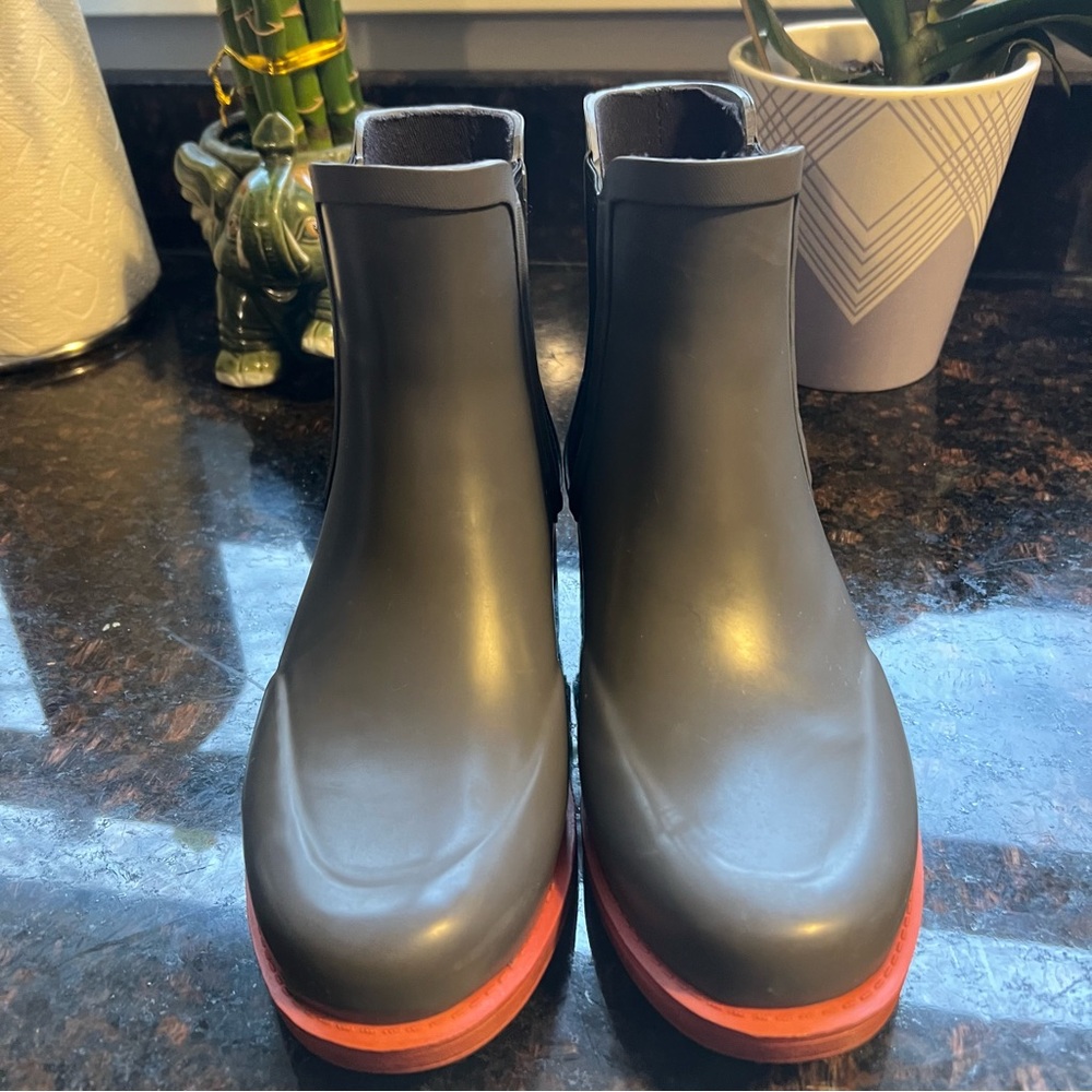 UGG Women's Gray and orangeWinter Boots